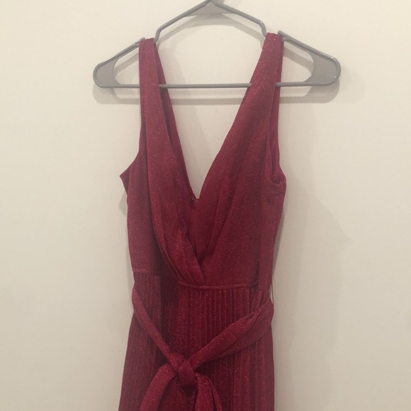 Lulu’s NWT Magenta Metallic Pleated Maxi 🔥 - Picture 4 of 12